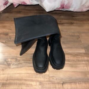 Fashion Nova Knee High Zip Up Boots - Size 6 (runs big) Fits Size 7